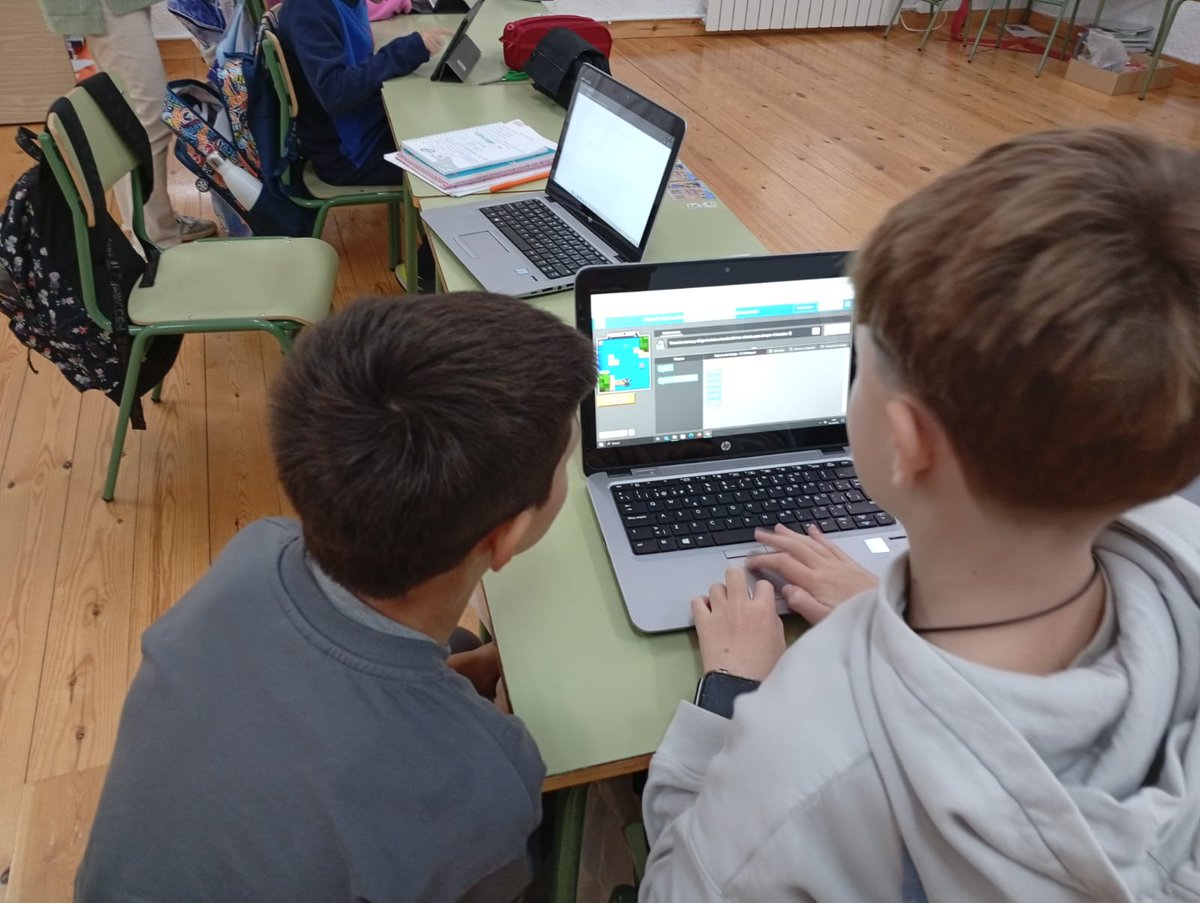 impulsotic's tweet image. 📸 ¡Más fotos de &apos;La hora del código&apos;!

🧑‍🏫 ¡En esta ocasión nos llegan del CP Matemático Pedrayes, de Lastres!

#HourOfCode
#HourOfCodeAST