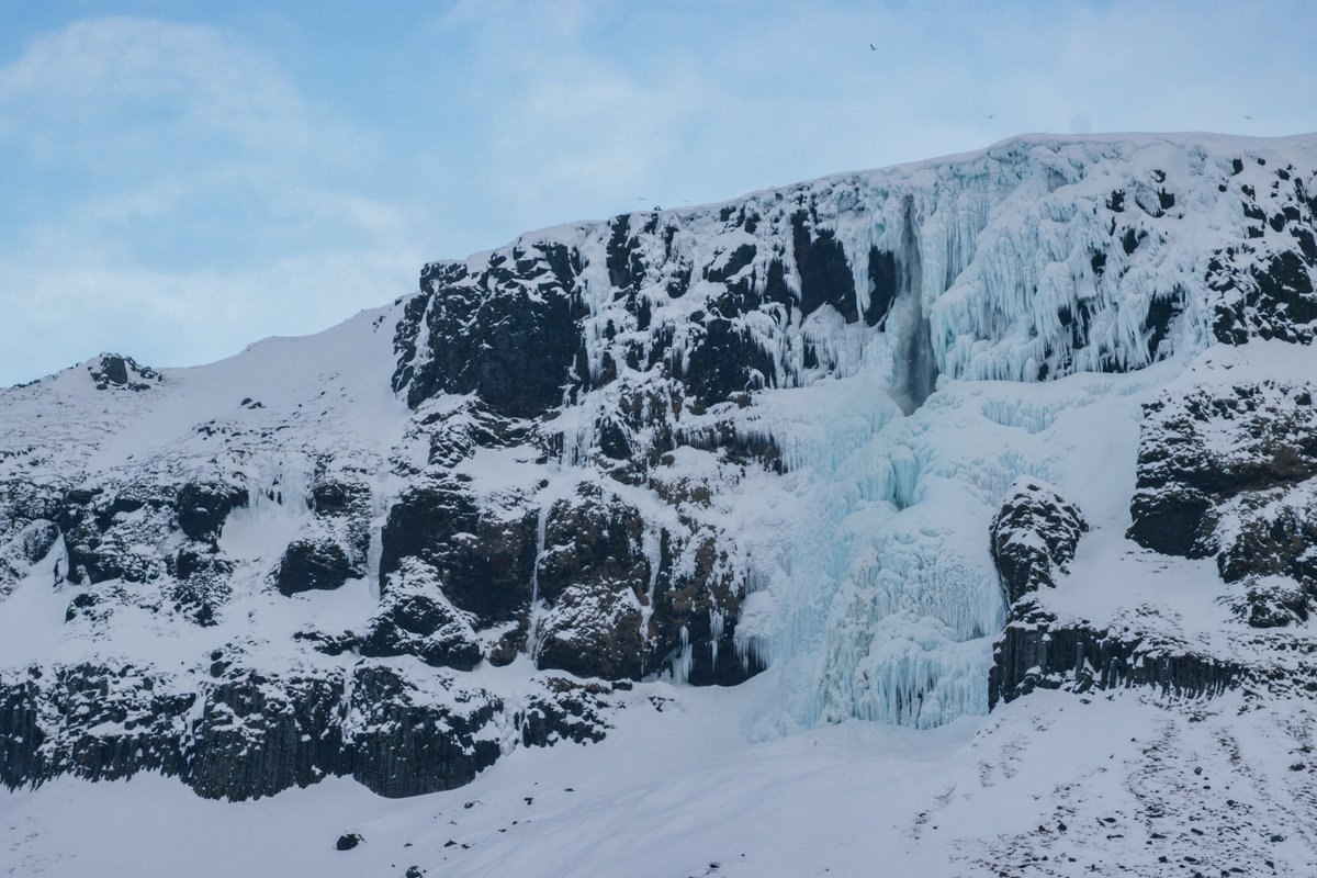 Snæfellsnes in winter packs glaciers, black sand beaches, lava fields, and fishing towns into one easy loop! ❄️🏔️

It’s often called “Iceland in Miniature” because you get a little bit of everything in one peninsula. 🧊

#iceland