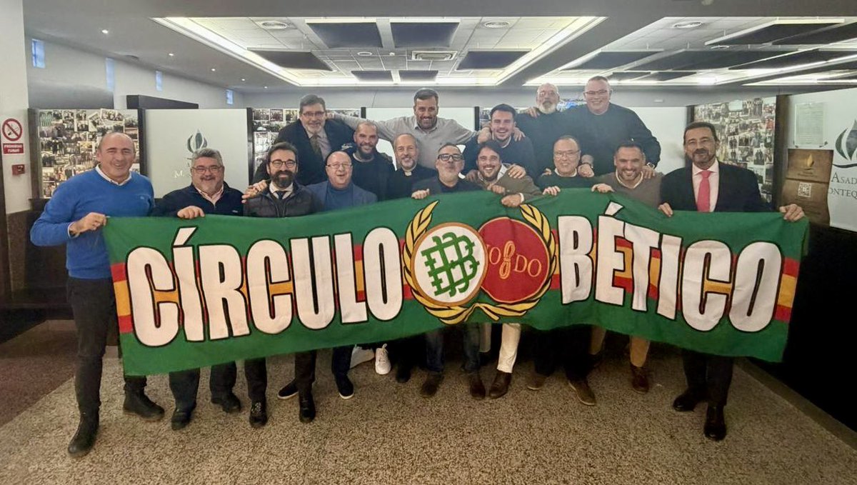 circulobetico's tweet photo. Hoy celebramos nuestra comida de Navidad con @Davidrivas05. 

¡Somos del barrio del alegría! https://t.co/CiNnrQaunG