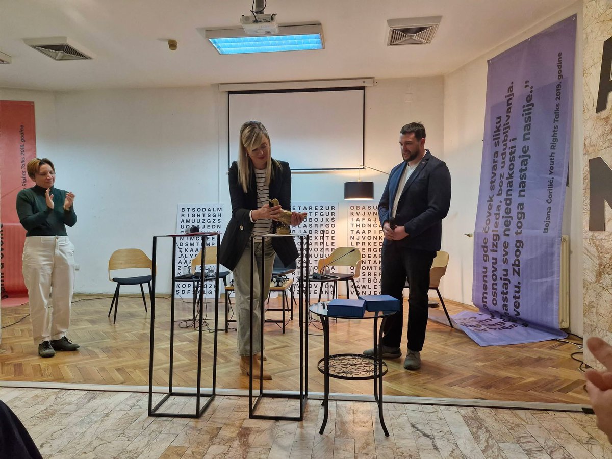 Dodelili smo nagrade Kuće ljudskih prava za 2025. godinu. ✊
Dobitnici su:
🔺 Studenti Državnog univerziteta u Novom Pazaru
🔺 Studenti Fakulteta dramskih umetnosti
🔺 Neformalna grupa sudija i tužilaca „Odbrana struke“
🔺 Portal "Glas Zaječara"
🔺 Redakcija N1 u Beogradu