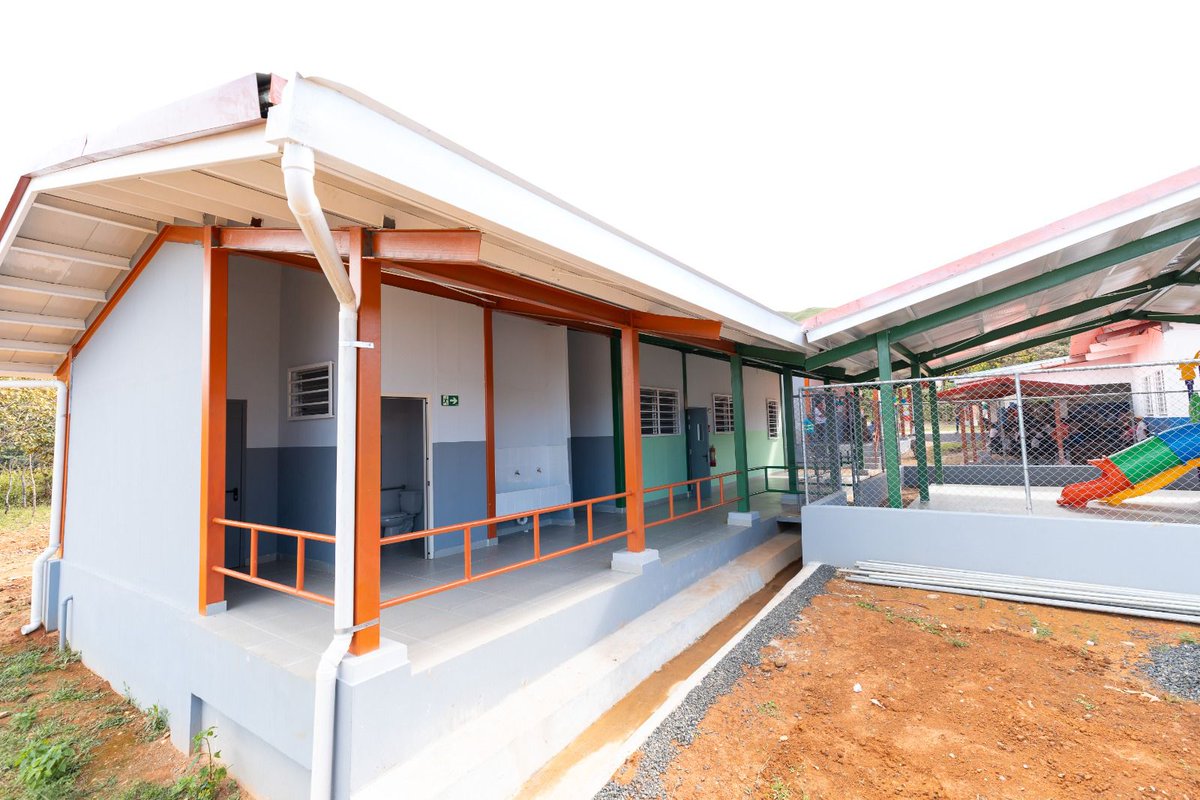 *Inauguran Centro Educativo El Pedregoso, obra que impulsa la calidad educativa en Veraguas*

Con gran alegría, más de 60 estudiantes del Centro Educativo El Pedregoso, en la región escolar de Veraguas, celebraron la inauguración de su nueva escuela. El acto contó con la