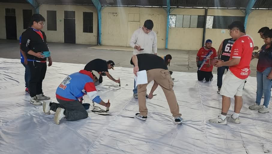 En el Centro Intercultural de Quetzaltenango la Barra del Sexto Estado hizo la gran Manta "Siguiendo la Luna" qué se desplego el lunes pasado en El Mario Camposeco.

Mañana Xelajú MC jugará el partido de vuelta en El Pensativo.
Dale Xela 🇱🇺
