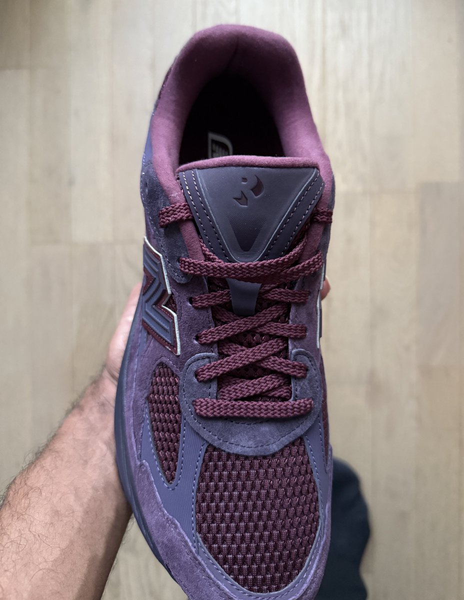 Sneakerologue's tweet image. Unboxing Rich Paul x New Balance Abzorb 2010

Très quali ✔️

📏: elle fit TTS (donc prenez votre taille)

📅: sortie prévue pour bientôt en Europe

Une raffle est ouverte via Klutch =&amp;gt; klutch.runfair.com/en-GB/us/rp-ab…

Il y’a aussi une raffle sur l’appli Footpatrol Launches