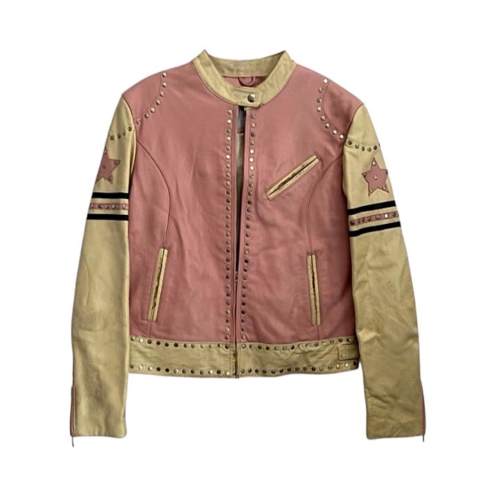 mahogany_mamii's tweet image. Raven wearing a Wilsons Leather pink star jacket.