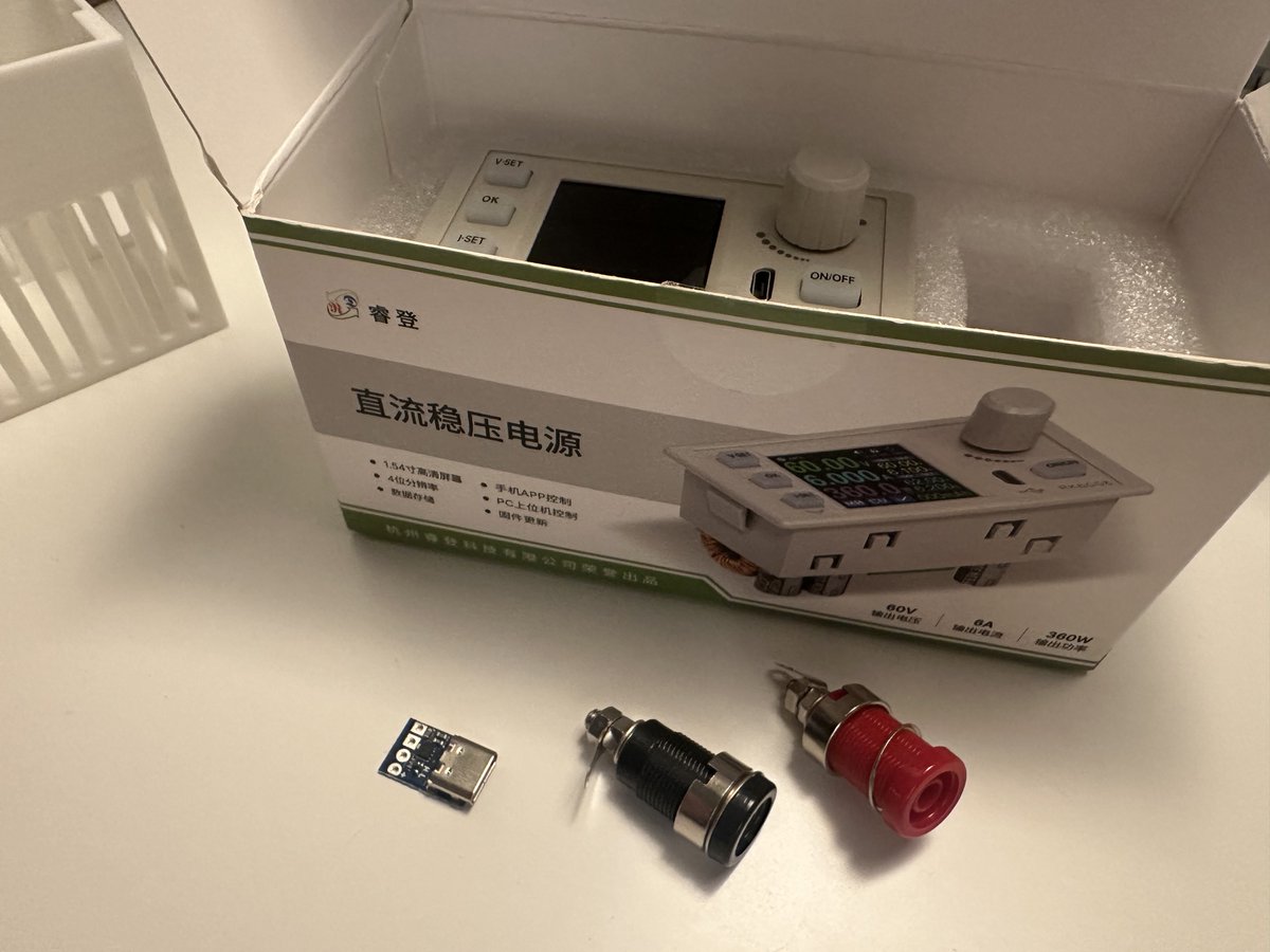 KutilDomaci's tweet photo. Vánoční dárečky.
- Riden RK6006 “malej riden”
- USB-C PD trigger
- banánky
#riden #ruideng #rdtech https://t.co/SBHH68qoJv