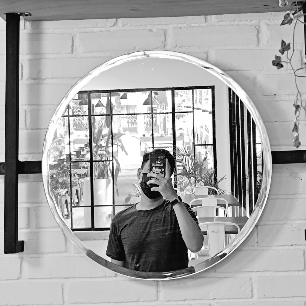 ansall18's tweet image. I'm single btw #gaysemarang