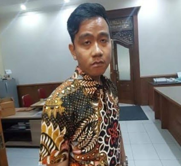 rogue_mercenary's tweet photo. @kangseultan @menghanyurkan Anjing, sampah pemilih 02 rupanya. Dari tweet nya juga gua dapat ini, bayangin "mau cium gibran", I mean, you are dumb, but I never thought you're fuckin blind too. https://t.co/RRXGfisvTL