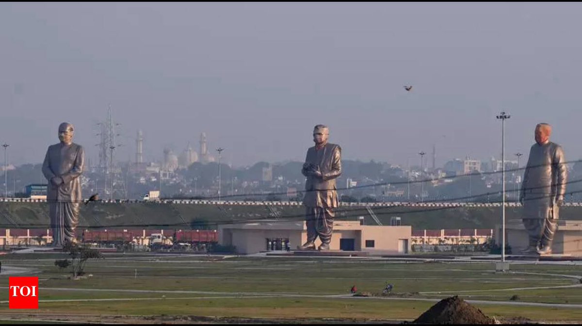 एक समय जब बसपा सरकार में बहन <a href="/Mayawati/">Mayawati</a> जी ने दलितों शोषितों एवं वंचितों के मसीहा बाबा साहेब भीमराव अंबेडकर जी सहित तमाम बहुजन महापुरुषों, संतों और गुरुओं के नाम पर पार्क एवं स्मारक स्थल बनवाए तब भाजपा कांग्रेस और समाजवादी पार्टी जैसी पार्टियों के लोगों ने मिलकर जमकर विरोध किया।