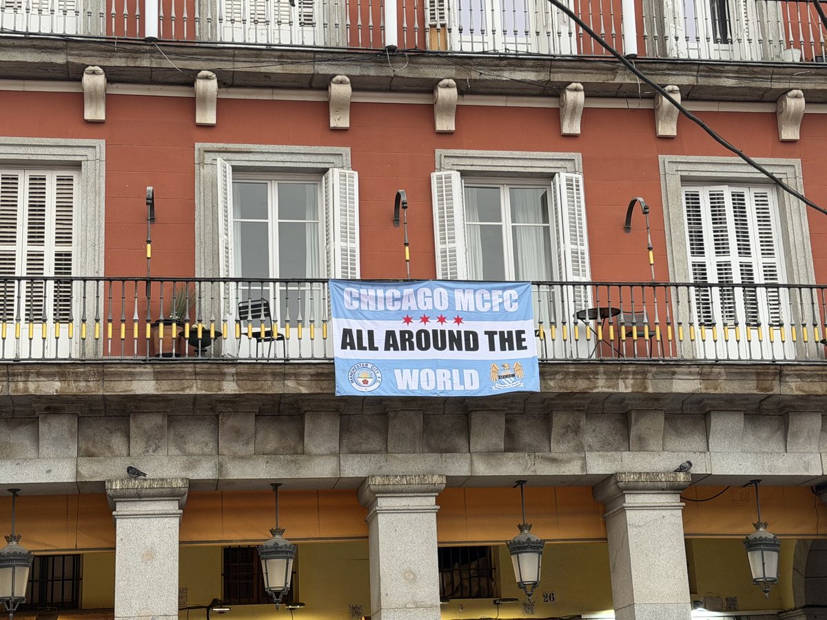 ChicagoMCFC's tweet image. Spotted in Madrid: Chicago blues all around the world 🌍🩵

As always, if you’re watching today’s match from the homefront, you can catch the 2 pm kickoff at @ajhudsons. C’mon City! ✨

#mancityosc