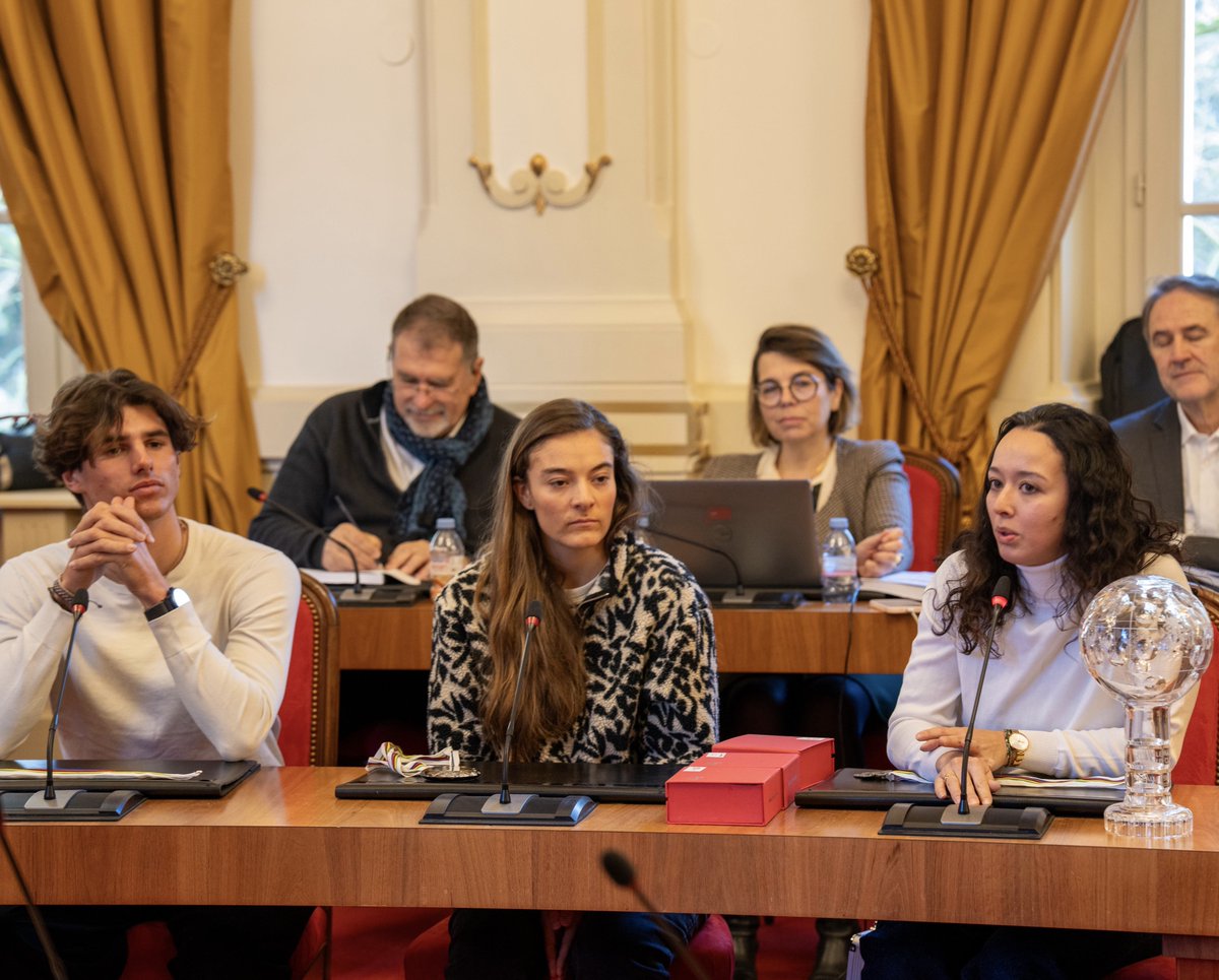 🙌 | 3 champions de télémark en visite au #CD74 !

Laly Chaucheprat, Argeligne Tan-Bouquet et Alexis Page, membres de l’Équipe de France de télémark, sont venus ce lundi saluer le soutien du #CD74 à l’occasion des CM de télémark de mars dernier aux Contamines-Montjoie.