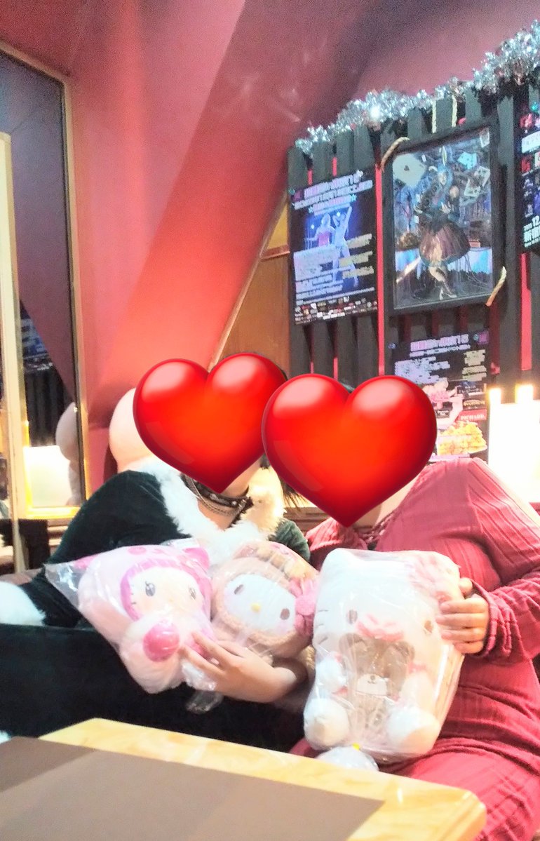 クリスマスカラー💚🤍❤🎄でお客様と <a href="/Mmii0696/">みー</a> ✨️✨️
キティちゃんいっぱいもらっちゃった🎀嬉しすぎる✨️✨️
明日12/11(木)のエコールは女王様の日
昼はるる🎀
夜月緒さん <a href="/tsukio_xoxo/">緒月 月緒</a> 
楽しみましょー