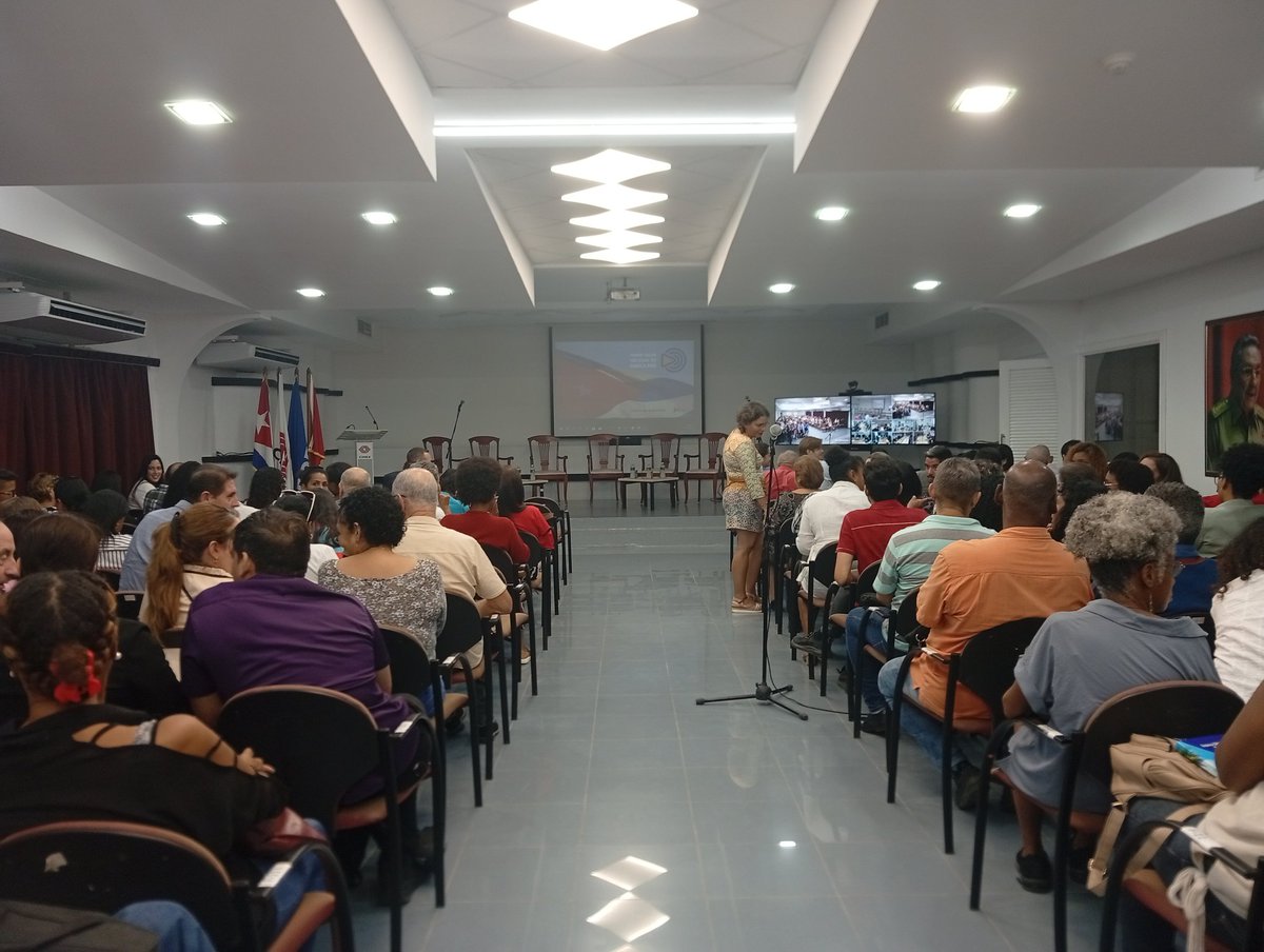 Comerci24047115's tweet photo. La directora de procesos de la empresa #Escambray, Samira Rodriguez Pérez participa en el Primer Taller Nacional del uso de la Marca Pais que tiene como sede el teatro de la empresa #Cimex.
@CubaMicons
@CubaCubacons
@Smith_inf
@IcsCuba https://t.co/fTE9AdgLya