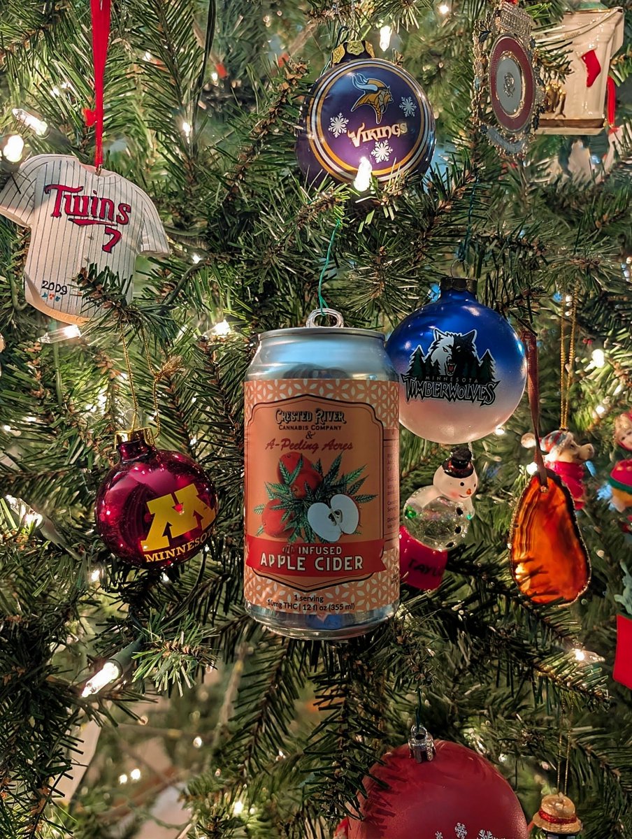 crivercc's tweet image. Minnesota sports on the tree. Minnesota apples in the can. 
A-Peeling Acres Orchard x Crested River for the win.

#applecider #minnesotamade #shoplocal