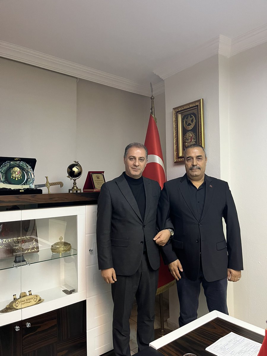 Önceki dönem Şehit Aileleri Dernek Başkanımız Sayın Naim Tan ile kıymetli büyüğümüz İsmail Solmaz beyefendinin nazik ziyaretleri için teşekkür ediyorum.
Şehit ailelerimize gösterdikleri hassasiyet ve davamıza olan gönülden destekleri bizler için kıymetlidir.
Nazik ziyaretleri,