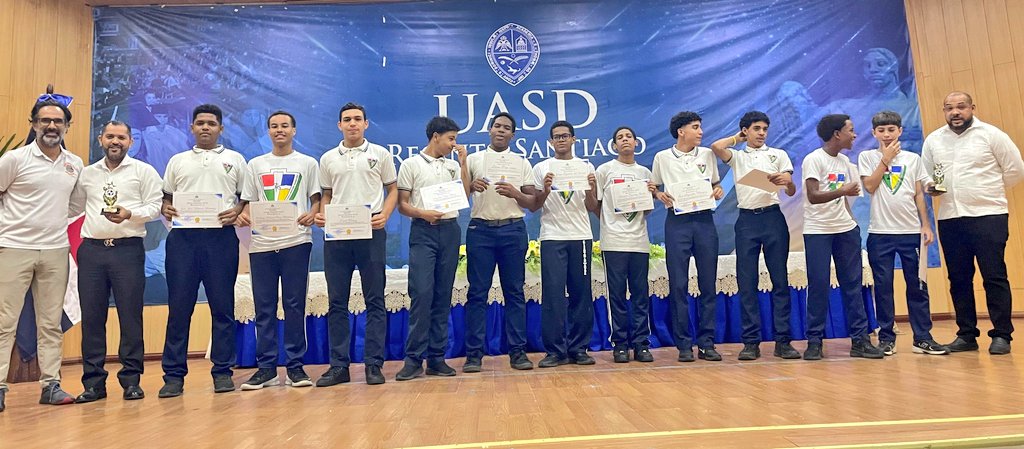 Agradecido por la distinción en invitarme a premiar los atletas de Fútbol, en la Gala Distrital Convivencia Curricular Deportiva 2024-2025 que organiza el <a href="/EducacionRDo/">Ministerio Educación RD</a> del Distrito Educativo 08-05 en Santiago de los Caballeros, en la prestigiosa <a href="/UniversidadUASD/">Universidad UASD</a>
