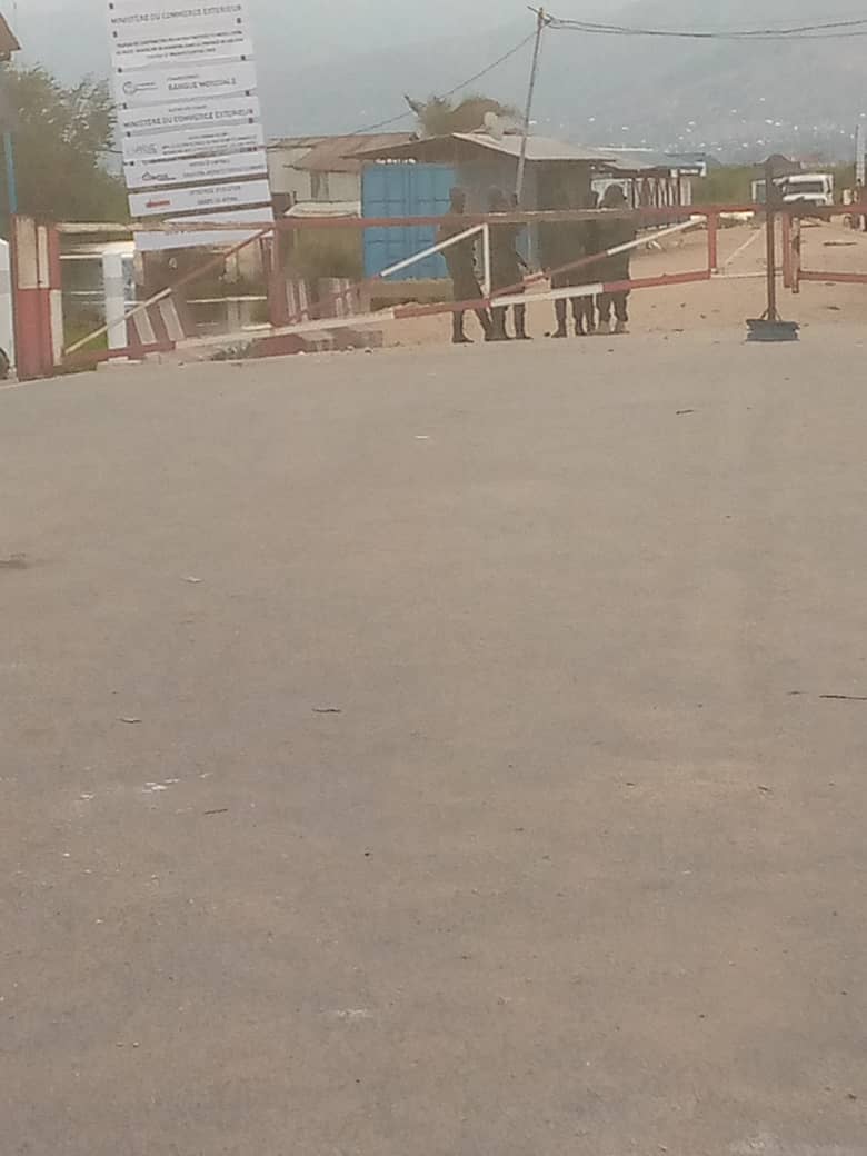 RealManziWilly's tweet photo. Border Kavimvira, #Uvira between Burundi and #DRC

People of Uvira can rest from Wazalendo. https://t.co/O0tePNco29
