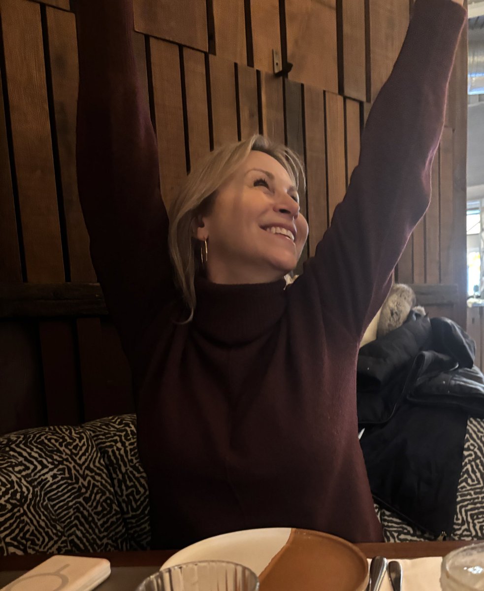 sophieRblake's tweet image. The scan results are in and I’m overwhelmed with relief!
Three years and seven months after starting treatment for Stage 4 metastatic breast cancer found in my liver, lungs, pelvic bone, abdominal lymph node and even on my skin….i’m still NEAD (No Evidence of Active Disease).
I…