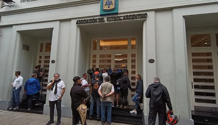 Allanan 15 clubes bonaerenses por la causa Sur Finanzas y su vínculo con la AFA
infobonaerenses.com.ar/nota/42091/all…