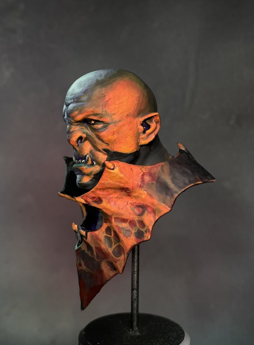 Some close pictures of the bust. After almost all the year painting warhammer models have been fun to work again on something bigger :)