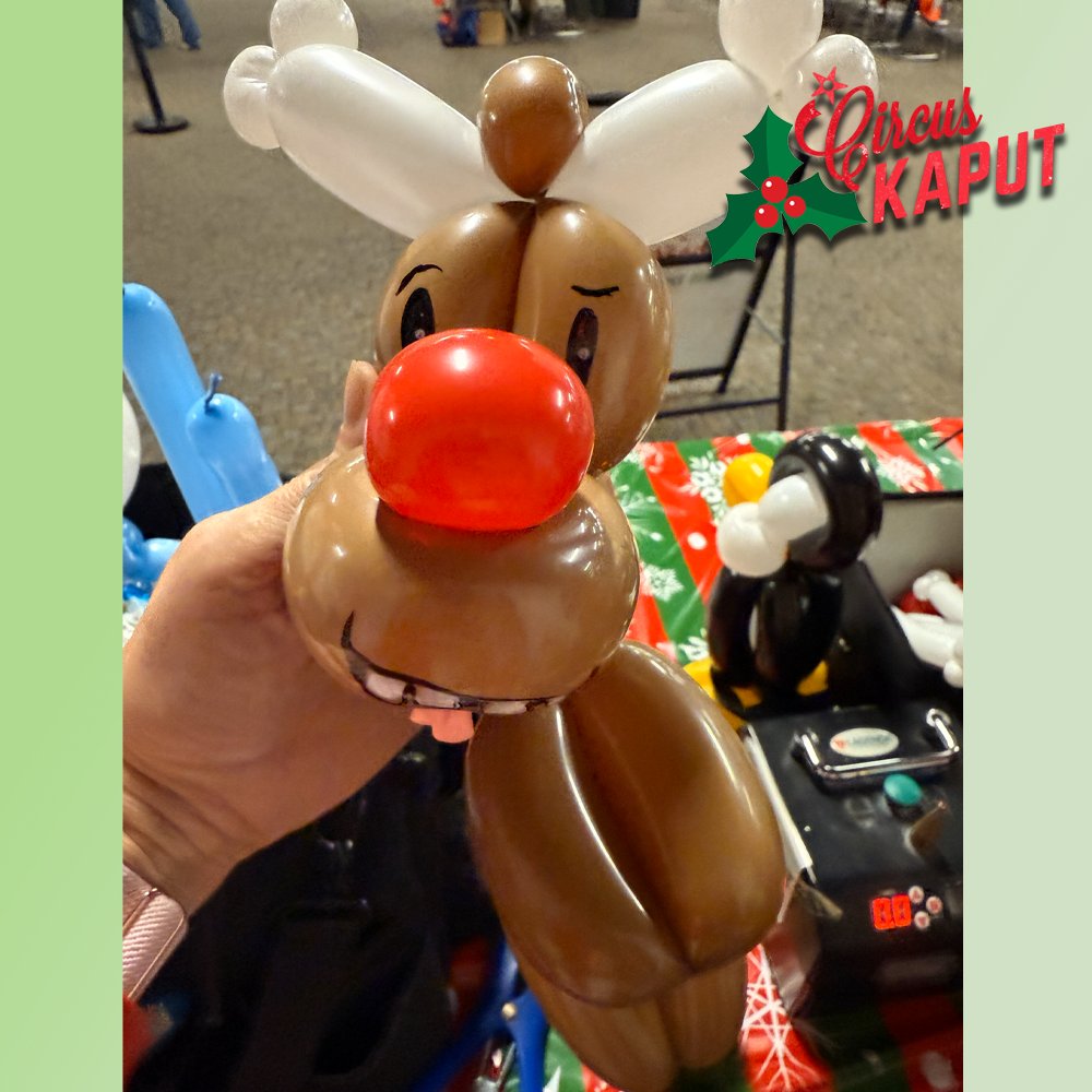 Funny reindeer balloon from Circus Kaput! 🤣 Check out his teeth! #balloontwisting #stlouis #circuskaput