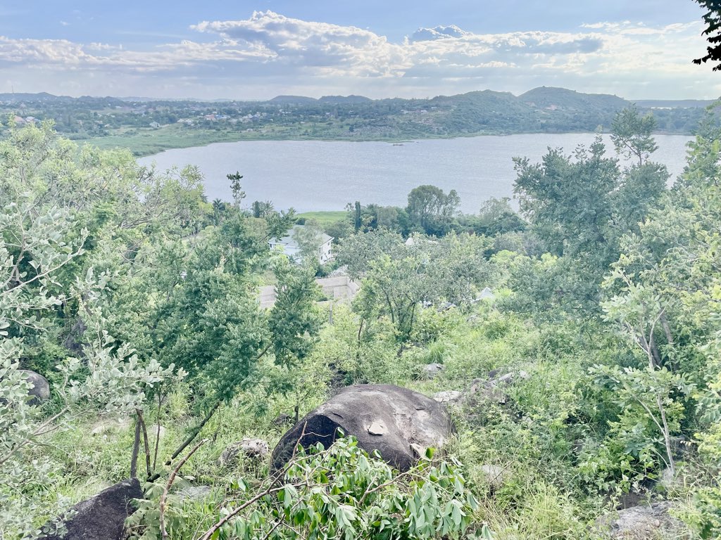 MarekaMalili's tweet photo. Hiki kiwanja chenye hii View nauza. https://t.co/p4aHYZmbES