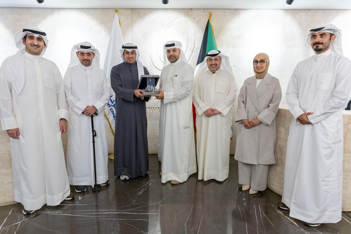 وقعت الجمعية الاقتصادية الكويتية مع اتحاد شركات الاستثمار مذكرة تفاهم بهدف تعزيز التعاون المشترك وتبادل الخبرات في دعم القطاع الاقتصادي والاستثماري بحضور رئيس وأعضاء مجلس إدارة الجمعية الاقتصادية الكويتية ورئيس وأعضاء مجلس إدارة اتحاد شركات الاستثمار.
1-4