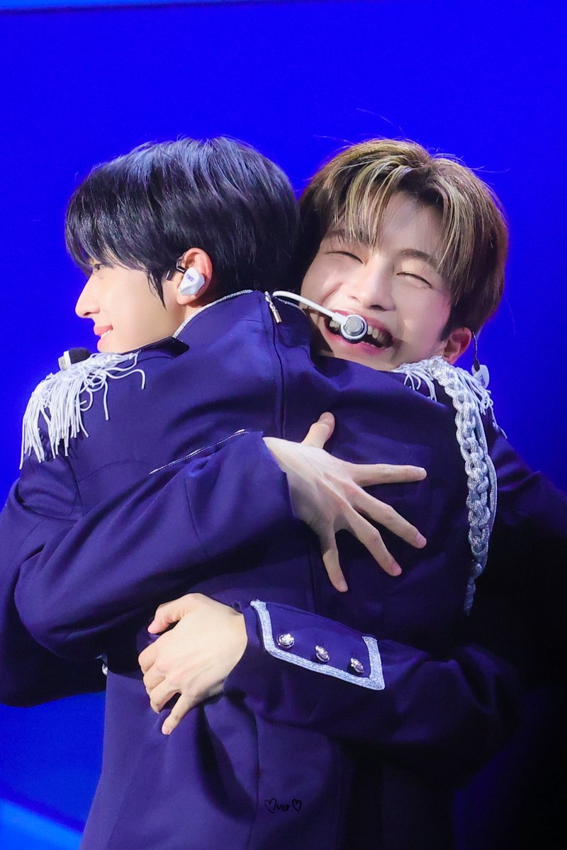 bluemingtws's tweet photo. 훈훈즈가 좋다 .... https://t.co/7hU5VT2yZw