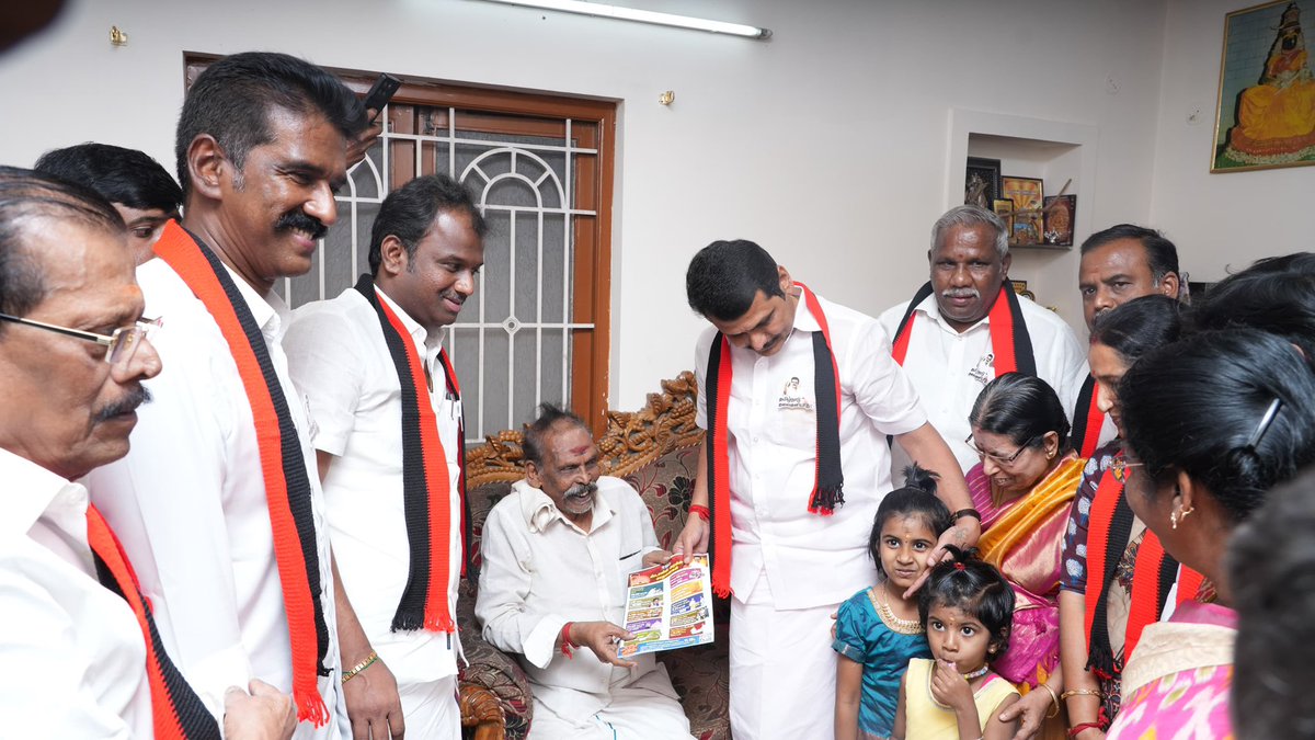 V_Senthilbalaji's tweet photo. இன்று, கோவை மாவட்டம், கோவை தெற்கு தொகுதி, காந்திபுரம் பகுதி, வார்டு எண் 67, பாகம் எண் 79ல் அமைந்துள்ள வாக்குச்சாவடியில், நலத்திட்ட நாயகர், மாண்புமிகு தமிழ்நாடு முதலமைச்சர் தளபதி @mkstalin அவர்களின் நல்லாட்சியின் சாதனைகளை பொதுமக்களிடம் எடுத்துச் சொல்லி, கழக உடன்பிறப்புகளோடு, 'என் வாக்குச்சாவடி வெற்றி வாக்குச்சாவடி' பரப்புரை செய்த போது..

#திமுக_வெற்றி_வாக்குச்சாவடி
#என்_வாக்குச்சாவடி_வெற்றி_வாக்குச்சாவடி
