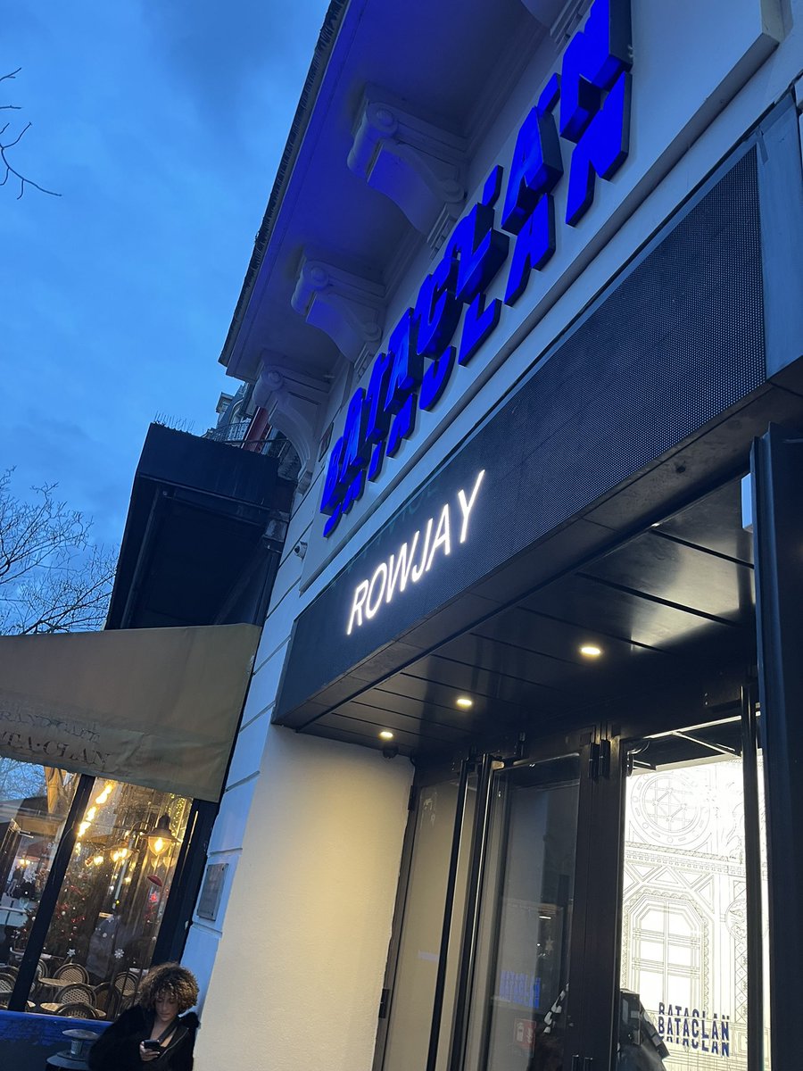 AlexW__7's tweet photo. Ce soir c’est Rowjay au Bataclan #rowjay https://t.co/kfP47BUR0u