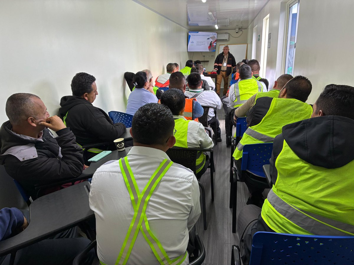 🚍✨ ¡Seguimos fortaleciendo nuestra estrategia #GuardianesDeLaSeguridadVial!

#AEstaHora llevamos a cabo la capacitación ‘Conducción Segura' para los conductores de <a href="/TransMorichal/">Transportes Morichal S.A.</a>, donde abordaremos temas clave como:

✅Cifras de siniestralidad
✅Normatividad
✅Señalización

👇🏻