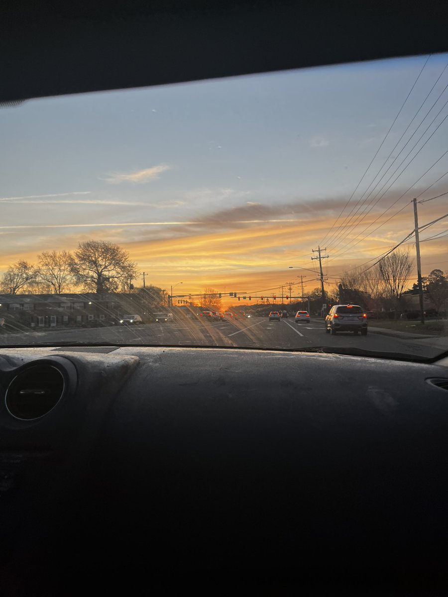 cece_lynnx's tweet photo. Virginia Beach sunrises are the best https://t.co/zbsyJnrcV9