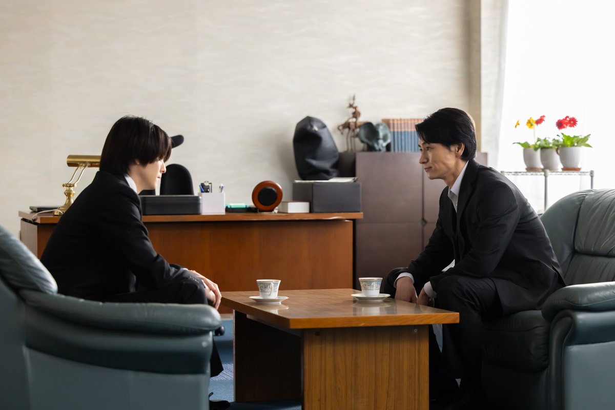 第9話12月11日(木)深夜放送！
『#地獄は善意で出来ている』

⋱🕯️ 第9話は本日深夜放送🩸⋰

最終章突入。
明かされる琥太郎の正体——。
自分たちが“復讐のターゲット”だったと知った
樹と理子に迫る絶望とは…？

そして暴かれる“救済システム”の真実。
崩れ落ちる理子の隣で、