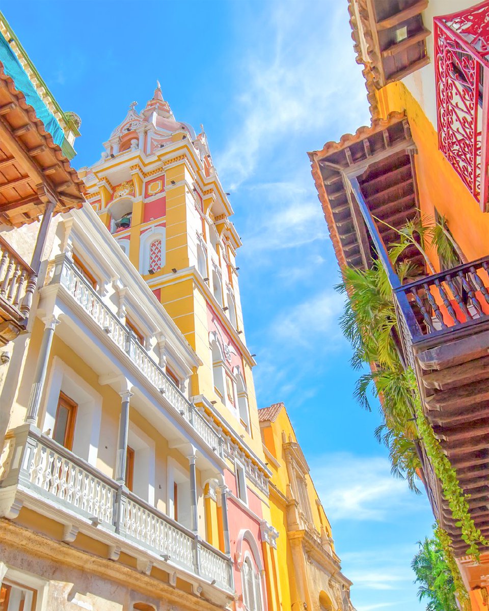 InterConCtg's tweet image. Elevar la mirada en #CartagenadeIndias es encontrarse con un espectáculo único.

Recorre nuestra ciudad  y disfruta del encuentro entre la belleza de su arquitectura colonial y la pureza de su cielo siempre despejado.