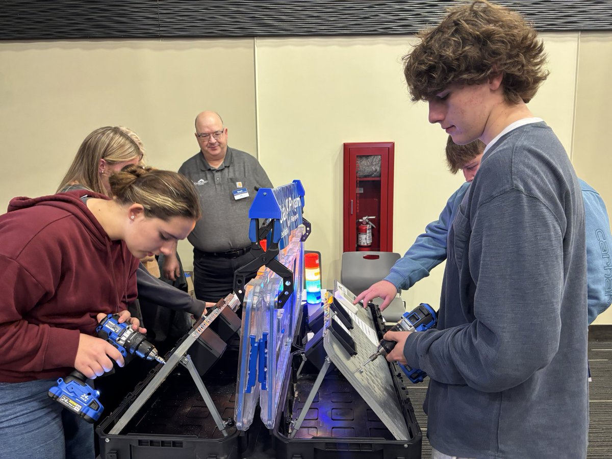 Dirt, Grit and Gears Discovery Day
Some Urbana High School students are getting hands-on experiences in manufacturing today!