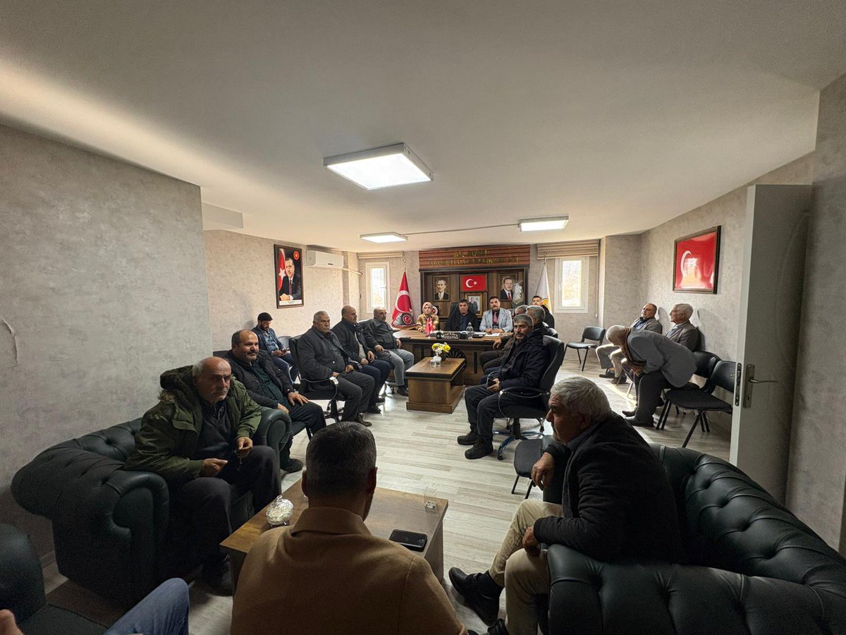 Bugün İlçe Koordinatörümüz Ali Atmaca, Kadın Kolları Başkanımız Nazife Kandemir ve Gençlik Kolları Başkanımız Furkan Vakkas Anaç ile birlikte Yönetim Kurulu Toplantımızı gerçekleştirdik.
Saha çalışmalarımızı değerlendirdik ve yeni dönem yol haritamızı belirledik.
Birlik ve