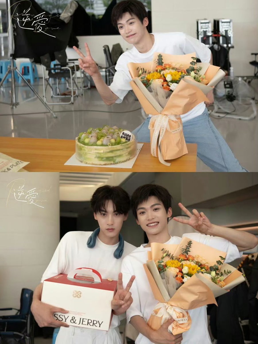 A8608689484408's tweet image. 더 미치는게..즈위 생일케이크 사준 jessyjerry라는 케이크 가게가 우시에는 두 군데뿐이였고2024년 말~2025년 초부터 외부 판매가 열렸대
즈위가 생일 때 받은 케이크가 심지어 리미티드 시즌 케이크라서 미리 예약해야만 받을 수 있었던 거고 직접 본인이 매장에서만 수령 가능하는 게..이렇게까지ㅜ