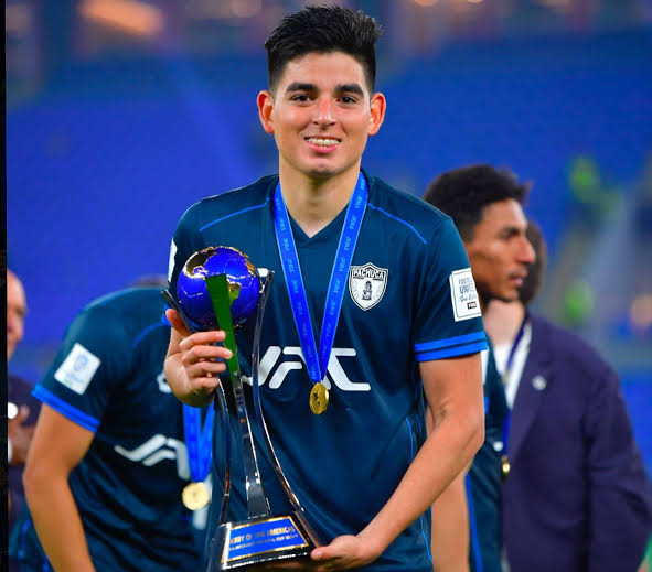 Pachuquismo's tweet image. Nuestras últimas horitas como Campeón de América. Como campeón absoluto de todo el continente. 

El segundo título más importante en nuestra historia.

Nunca se les olvide. Durante 2024-25, desde Alaska hasta la Patagonia, el máximo ganador tuvo nombre y fue PACHUCA.