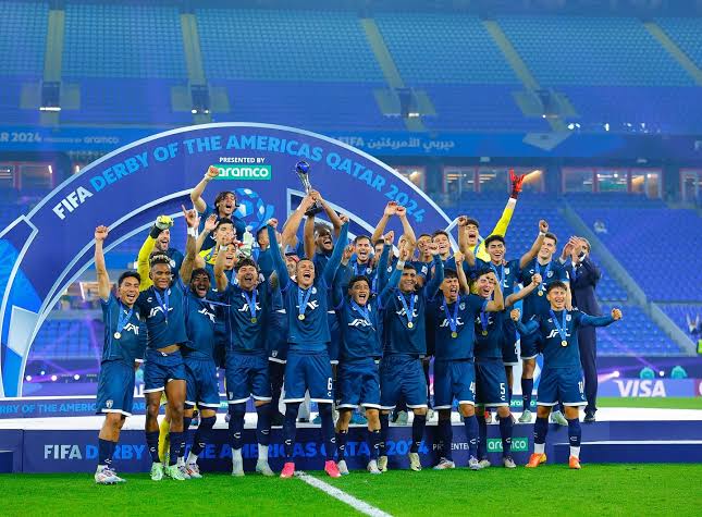 Pachuquismo's tweet image. Nuestras últimas horitas como Campeón de América. Como campeón absoluto de todo el continente. 

El segundo título más importante en nuestra historia.

Nunca se les olvide. Durante 2024-25, desde Alaska hasta la Patagonia, el máximo ganador tuvo nombre y fue PACHUCA.