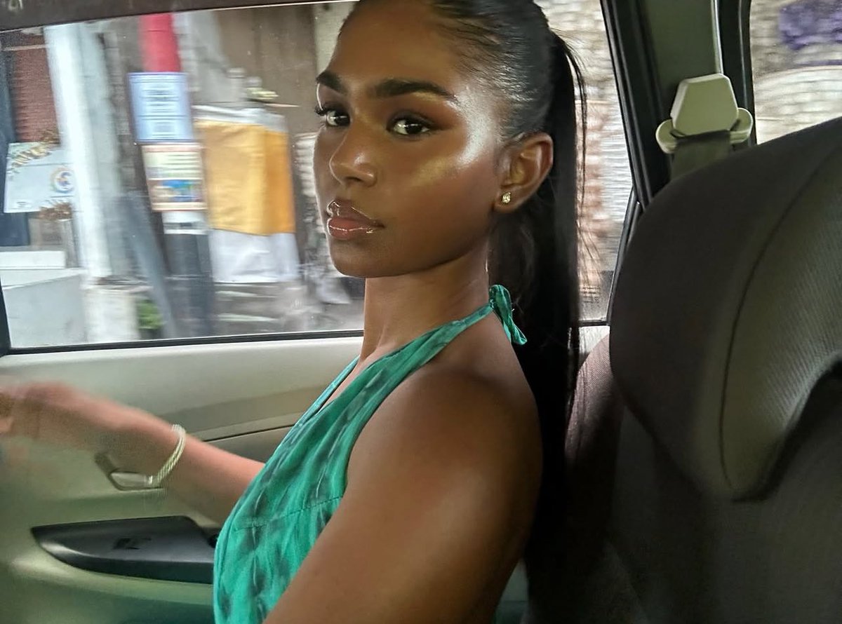 flyestdesi's tweet image. 