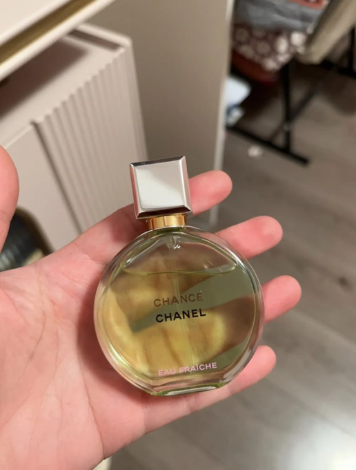 Minha5892's tweet photo. Wearing my fragrance like a crown 👑 https://t.co/lNbsWuNqYZ