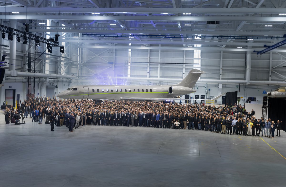 Bombardier's tweet image. Excitement remains high following the celebration of the @Bombardier #Global8000 entry into service in Toronto 🇨🇦.

Our employees and leadership gathered around this milestone, a testament to the incredible work of our teams over the past years. #CatchTheMach