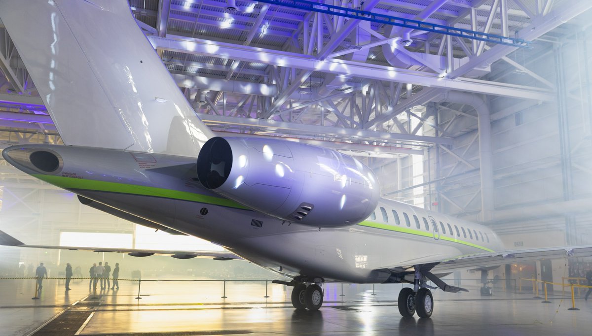 Bombardier's tweet image. Excitement remains high following the celebration of the @Bombardier #Global8000 entry into service in Toronto 🇨🇦.

Our employees and leadership gathered around this milestone, a testament to the incredible work of our teams over the past years. #CatchTheMach
