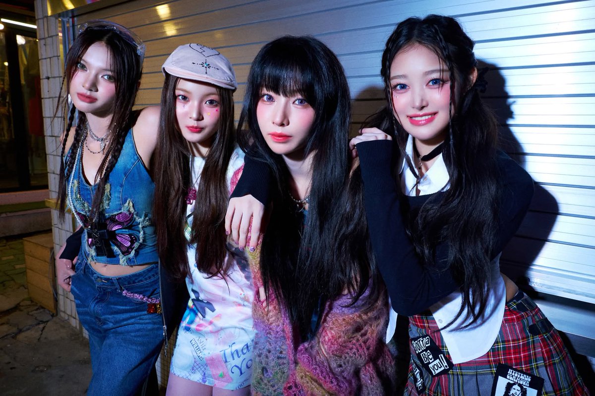 shuiemeow's tweet photo. Hyping the teaser for our upcoming comeback [&amp;OurVibe] 🌠🛸
#TeamAlien🛸❤ https://t.co/VeRvFXRQmt
