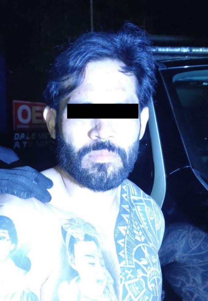 NotEnPunto's tweet photo. Durante un operativo encabezado por el fuerzas federales fue detenido en Durango Edgar "N" alias "Limones" integrante de "Los Cabrera" organizaciones criminal que opera en la región, así lo anunció el titular de @SSPCMexico @OHarfuch mediante un comunicado en sus redes sociales https://t.co/zM0Fd2VuBI