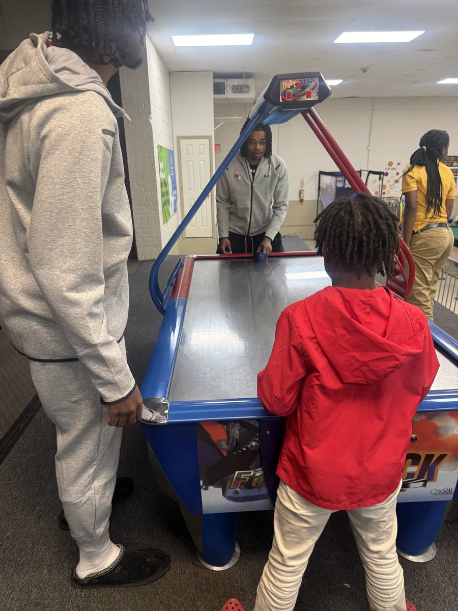 Our guys had a great time helping out at the Boys and Girls Club yesterday!

#ForkEm 😈🤘