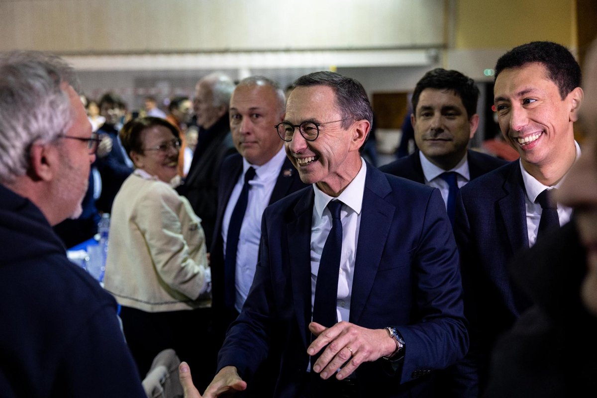 othmannasrou's tweet photo. Plus de 600 participants hier soir à Élancourt pour le banquet de Noël des @LesRep78 
Avec @BrunoRetailleau, nous avons réaffirmé un cap politique clair pour relever la France.
Merci aux élus et aux militants LR des Yvelines pour leur confiance ! https://t.co/UaWP32wtLE