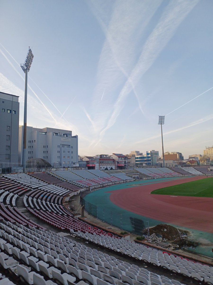 🇷🇴 Boekarest!
Een fascinerende stad waar morgen FCSB - Feyenoord op het programma staat. Vanmiddag Stadionul Dinamo bezocht. Wat een genot!
