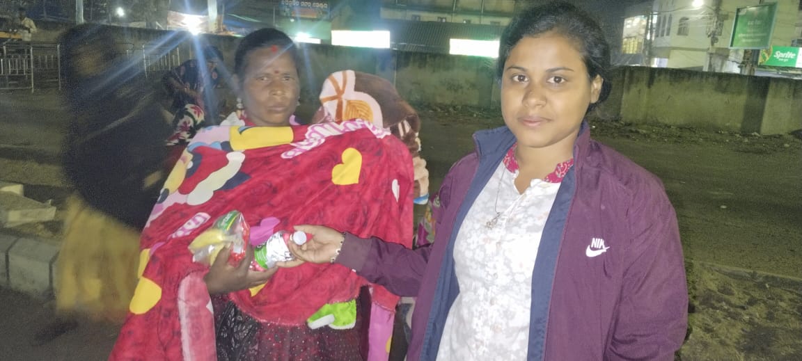 haefodisha's tweet photo. ✨ HAE Foundation 🚉 Bhadrak Railway Station Food Distribution Drive completed successfully today. 🙏 Special thanks to our Joint Secretary Ma’am. 🤝 Thanks to all members for their support. 💙 Let’s keep doing good work together! https://t.co/z9um0ddXHe