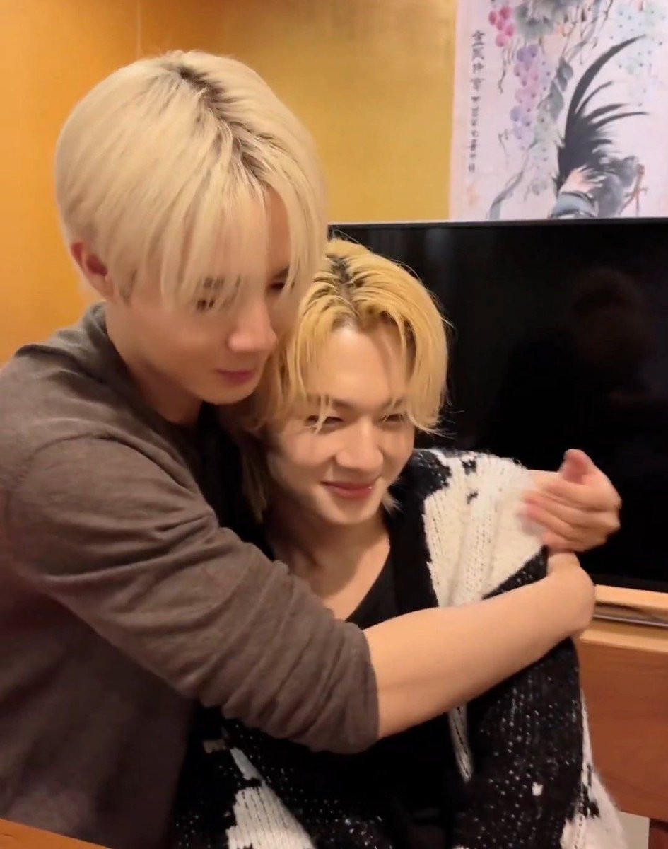 rinvrse's tweet image. ⠀ 
⠀         
two whole months of being with my nhunin! my life has been so much better since you walked into it. you have shown me love and how incredible it is.

i can't get over how beautiful you are. i'm so proud of being yours. 

happy two months, baby. ♥︎
⠀ 
⠀