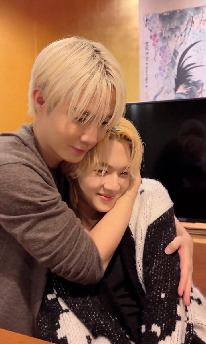 rinvrse's tweet image. ⠀ 
⠀         
two whole months of being with my nhunin! my life has been so much better since you walked into it. you have shown me love and how incredible it is.

i can't get over how beautiful you are. i'm so proud of being yours. 

happy two months, baby. ♥︎
⠀ 
⠀